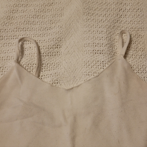 SHEIN WHITE CROP TANK TOP - Picture 2 of 5